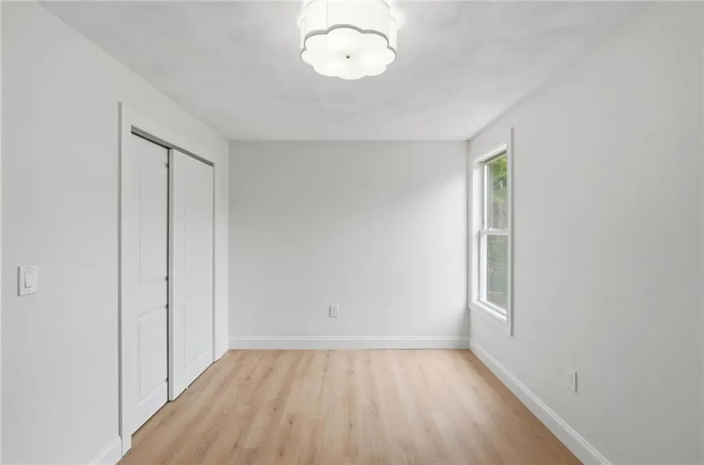 18 Teaberry Lane Hopkinton RI 02832