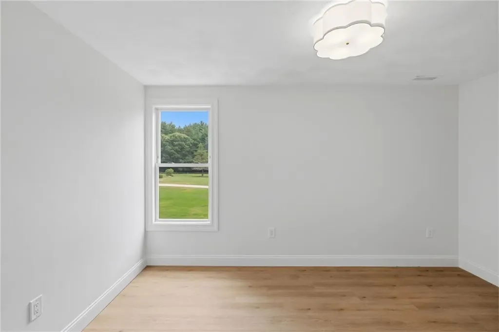 18 Teaberry Lane Hopkinton RI 02832
