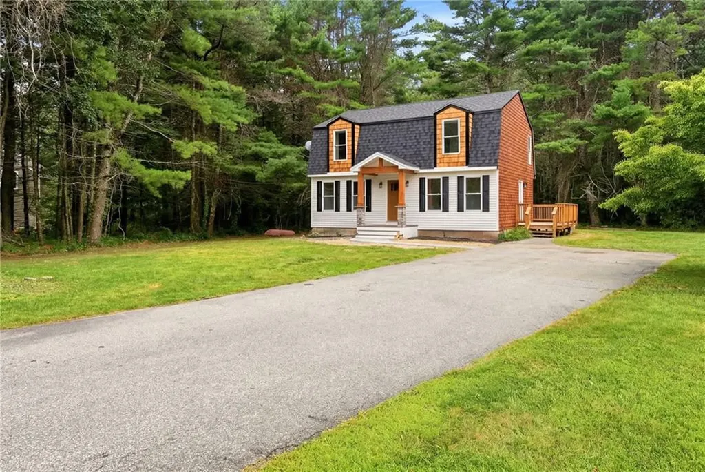 18 Teaberry Lane Hopkinton RI 02832