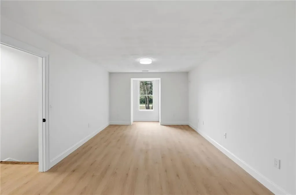 18 Teaberry Lane Hopkinton RI 02832