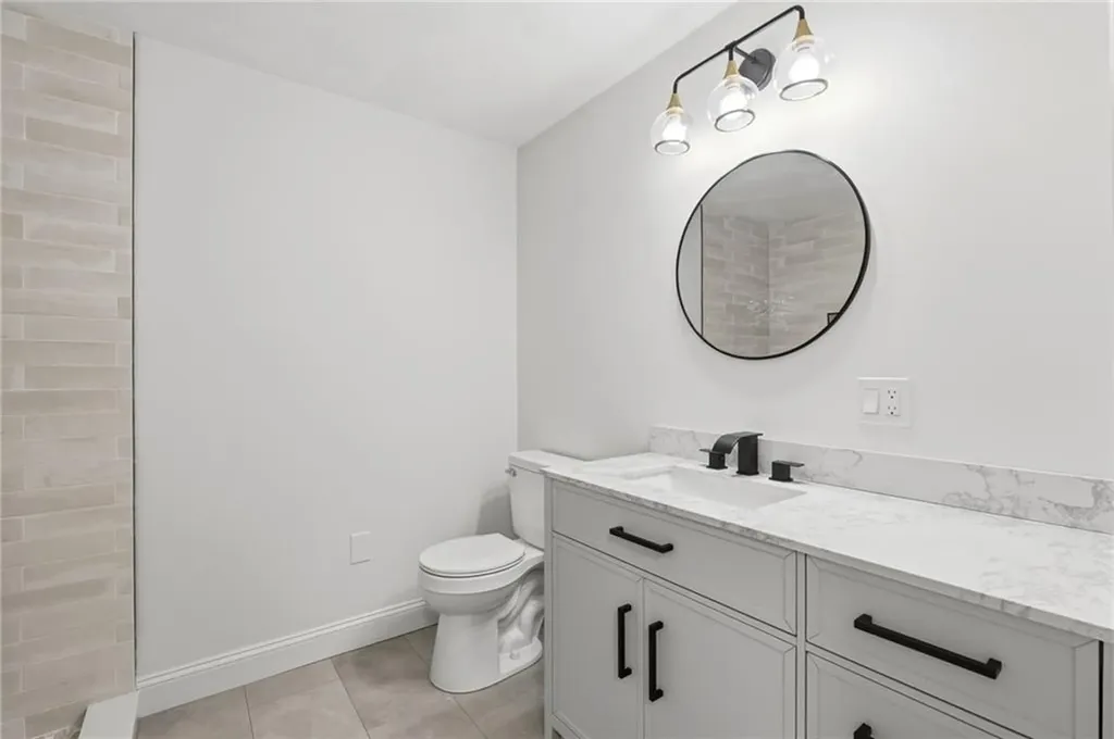 18 Teaberry Lane Hopkinton RI 02832