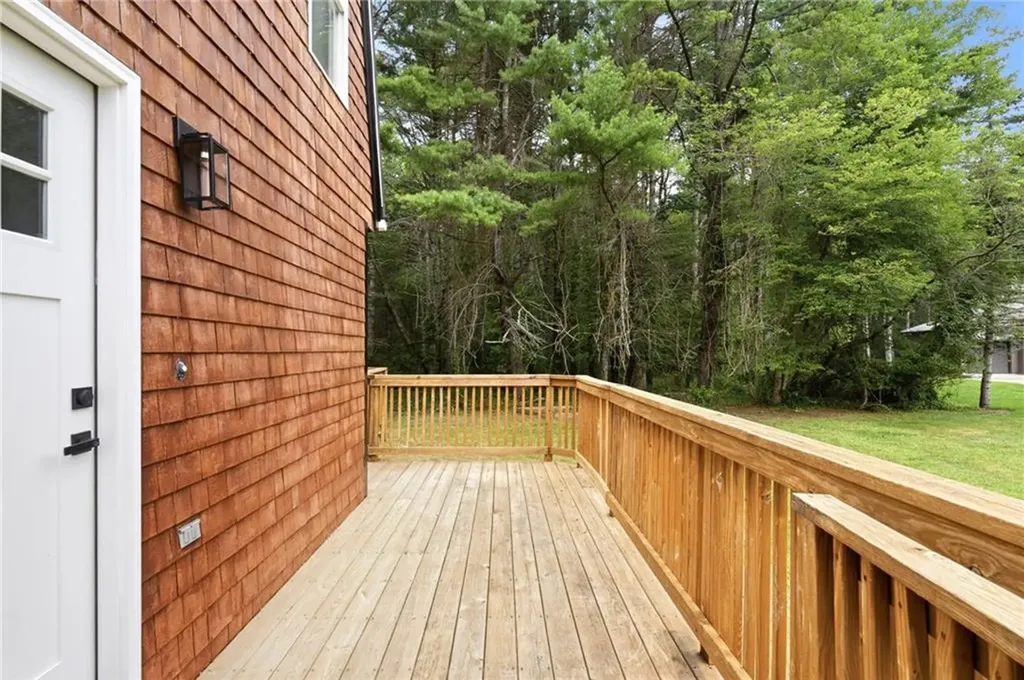 18 Teaberry Lane Hopkinton RI 02832