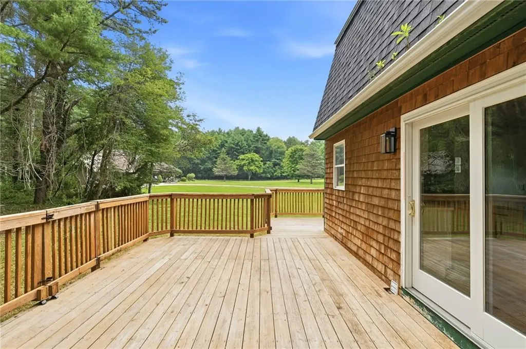 18 Teaberry Lane Hopkinton RI 02832