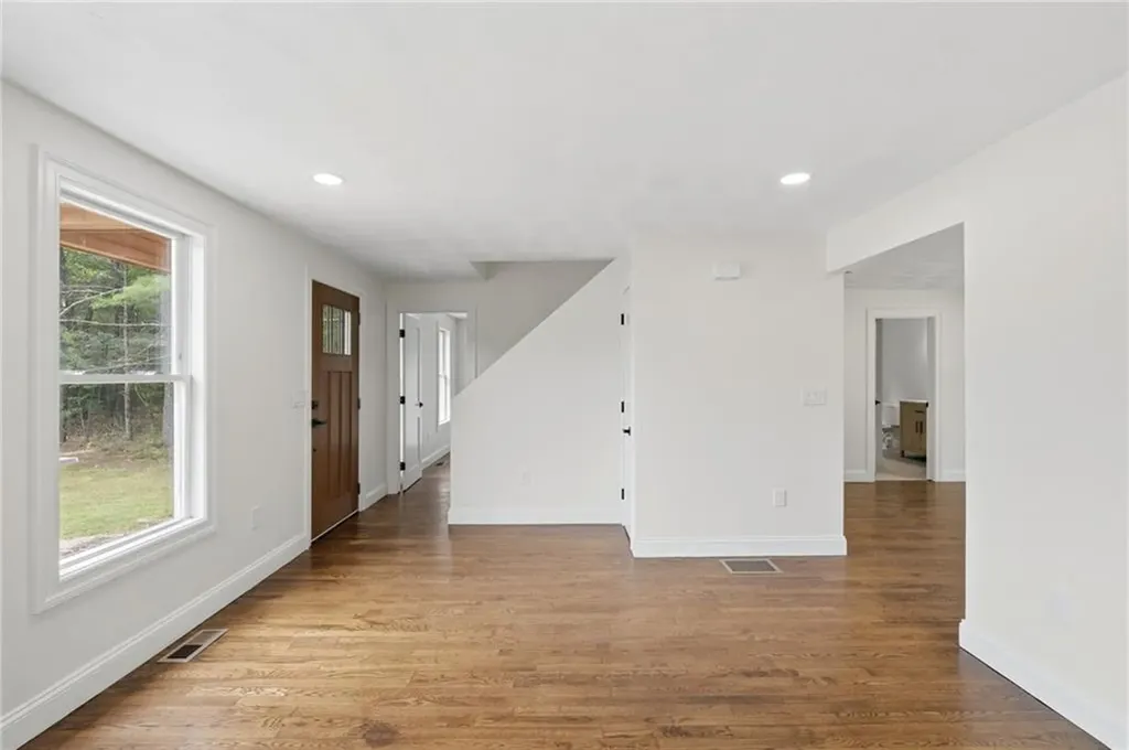 18 Teaberry Lane Hopkinton RI 02832