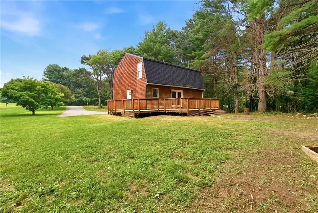 18 Teaberry Lane Hopkinton RI 02832