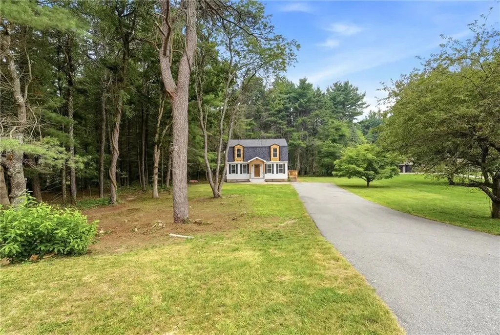 18 Teaberry Lane Hopkinton RI 02832