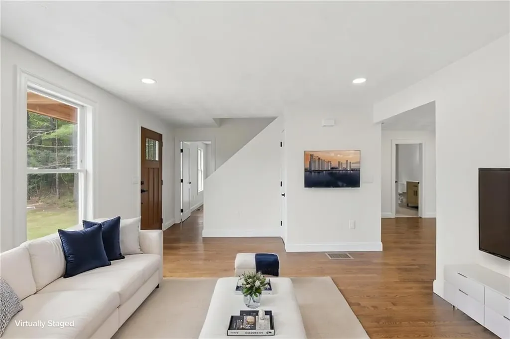 18 Teaberry Lane Hopkinton RI 02832