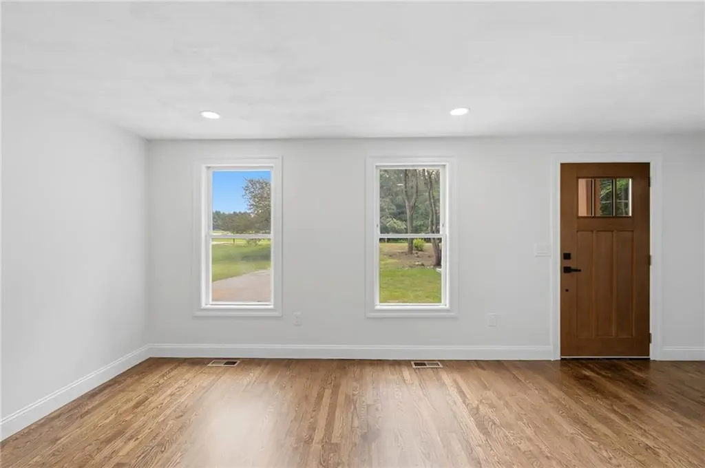 18 Teaberry Lane Hopkinton RI 02832
