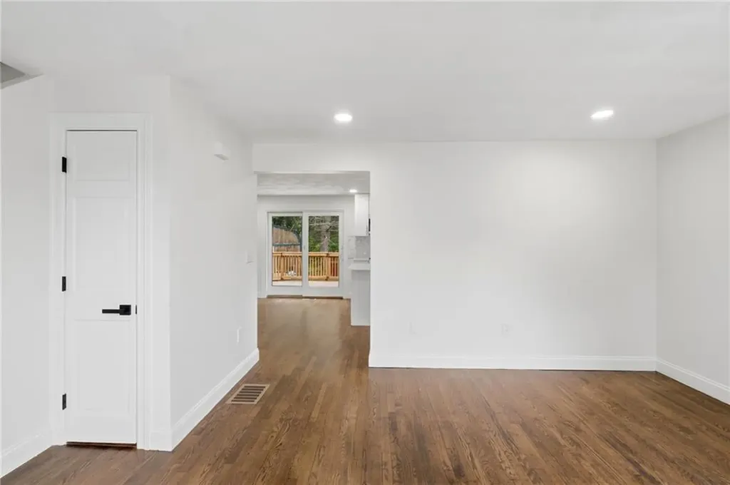 18 Teaberry Lane Hopkinton RI 02832
