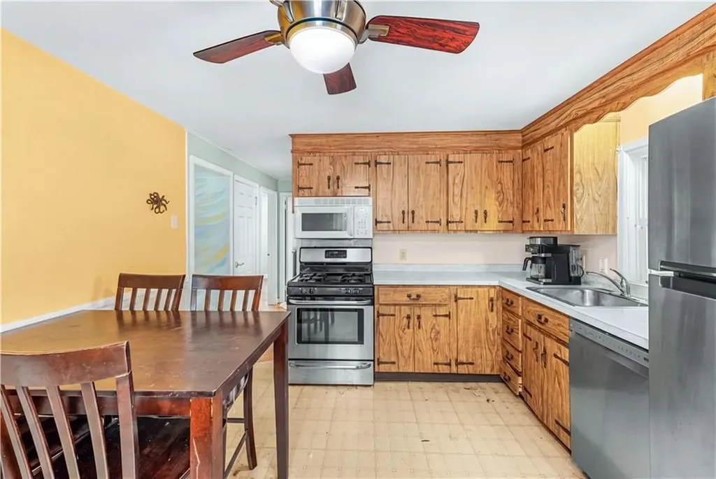 75 Thurston Street East Providence RI 02915