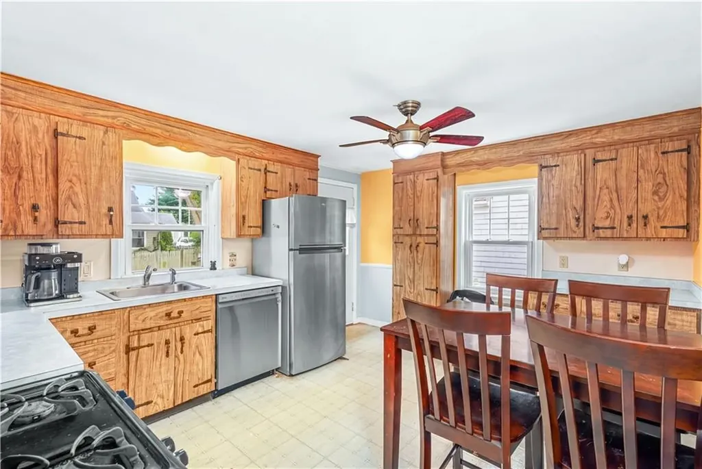 75 Thurston Street East Providence RI 02915