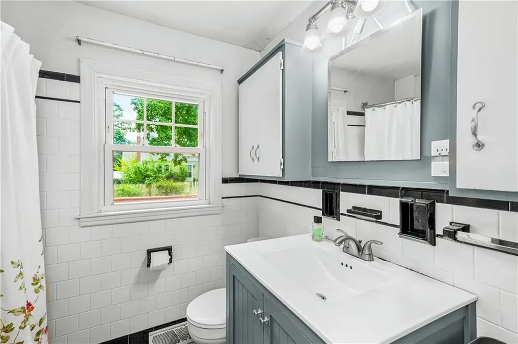 75 Thurston Street East Providence RI 02915