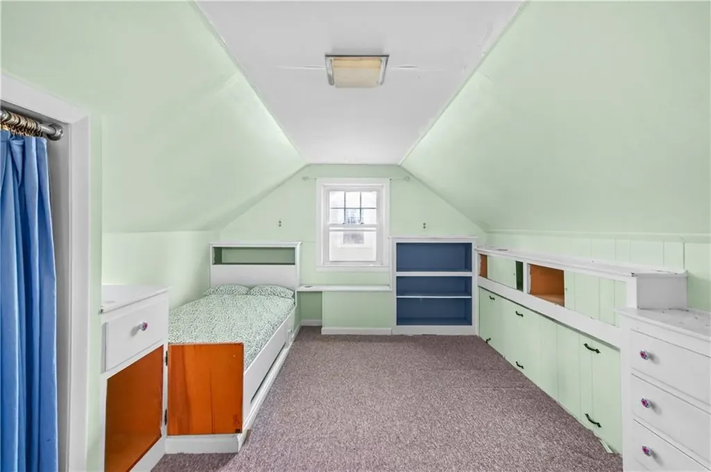 75 Thurston Street East Providence RI 02915