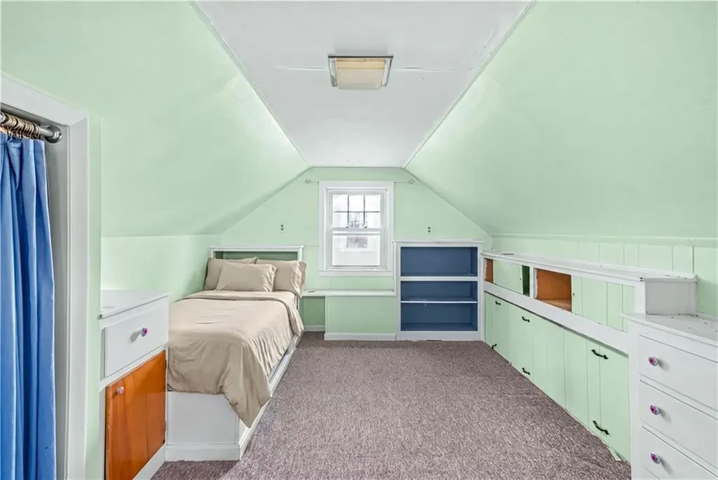 75 Thurston Street East Providence RI 02915