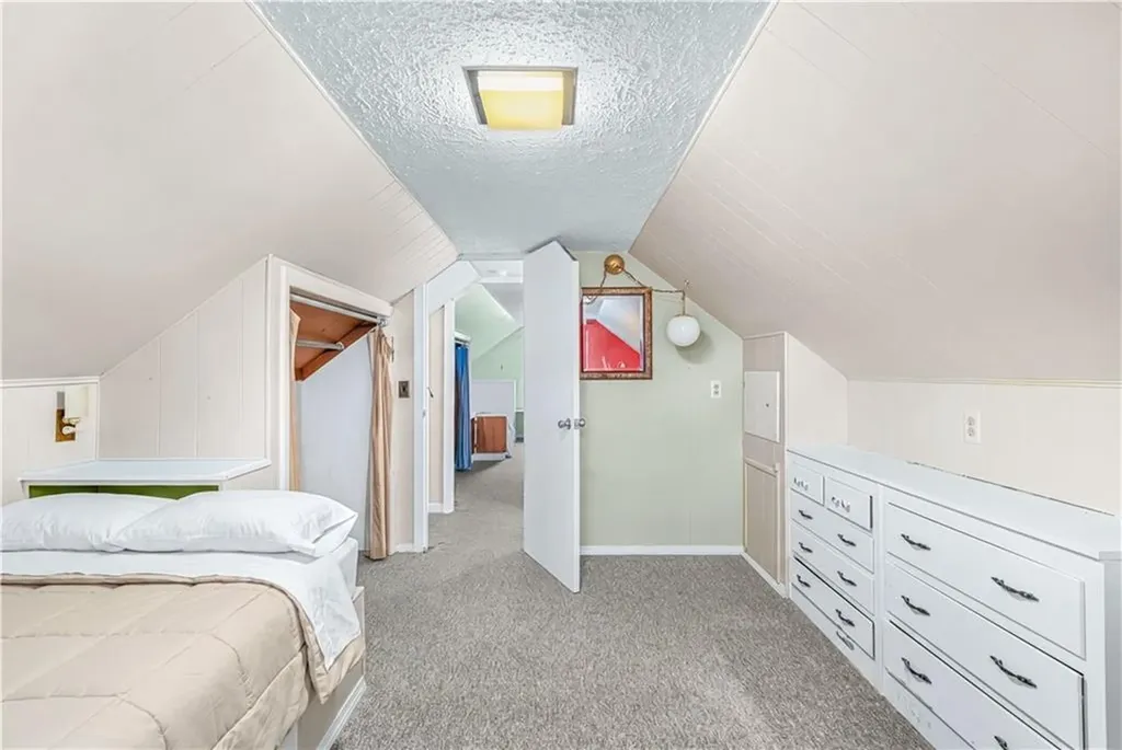 75 Thurston Street East Providence RI 02915