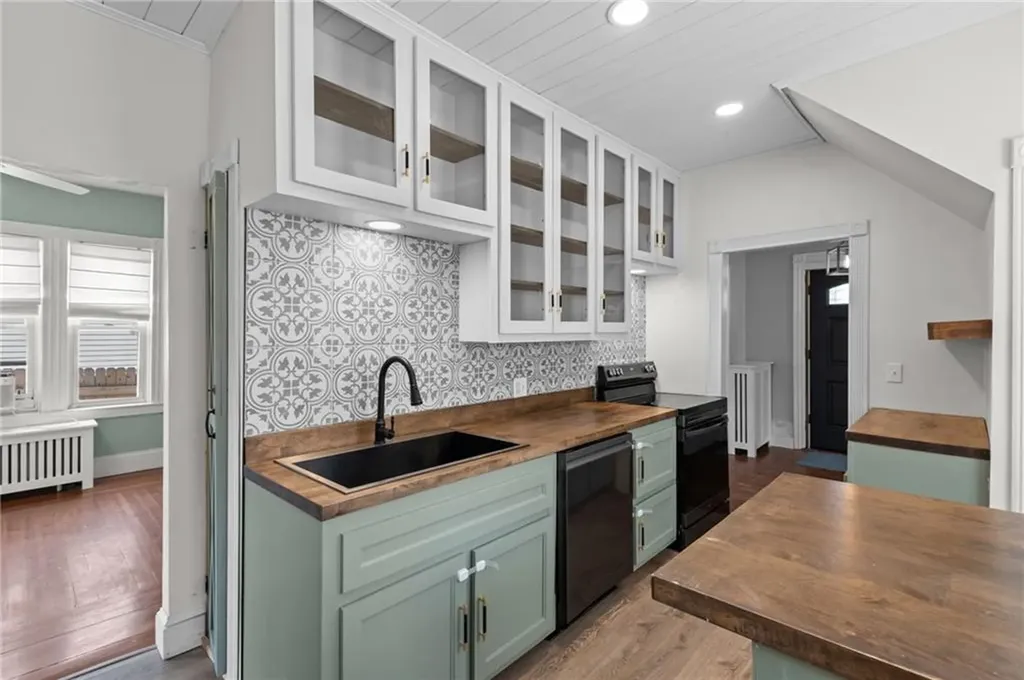 49 Woodbine Street Providence RI 02906