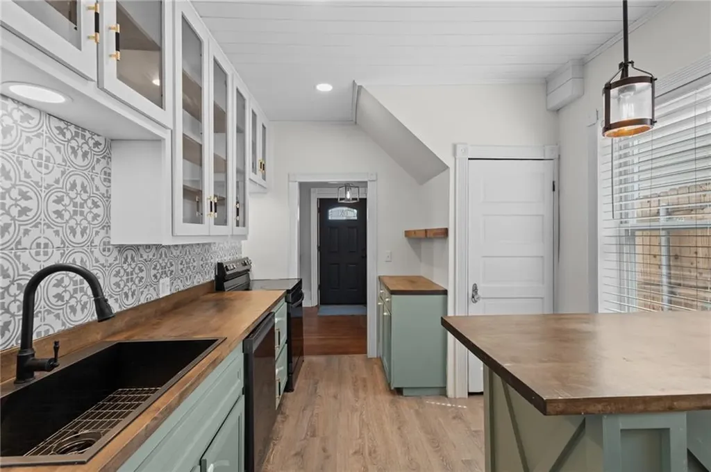 49 Woodbine Street Providence RI 02906