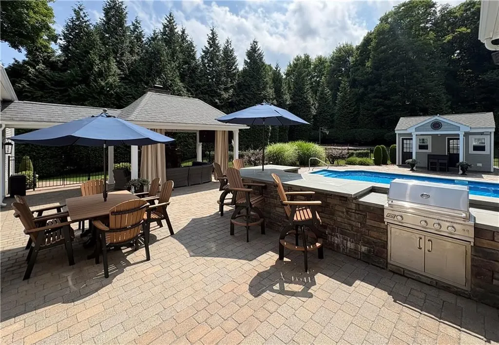 6 Val Jean Drive Smithfield RI 02828