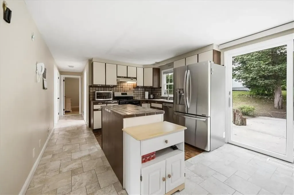 270 Douglas Road Warwick RI 02886