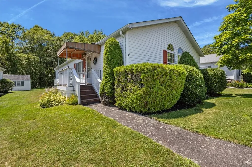 9 Nightingale Lane Tiverton RI 02878