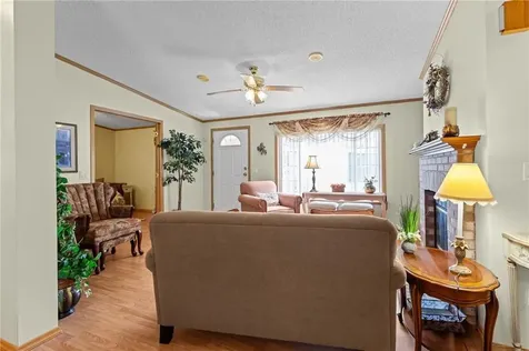 9 Nightingale Lane Tiverton RI 02878