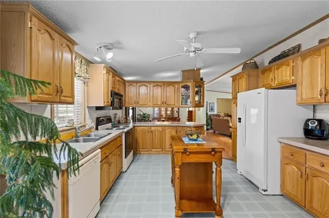 9 Nightingale Lane Tiverton RI 02878