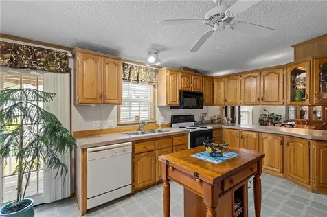 9 Nightingale Lane Tiverton RI 02878