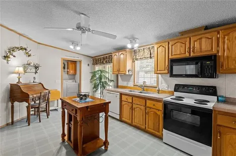 9 Nightingale Lane Tiverton RI 02878