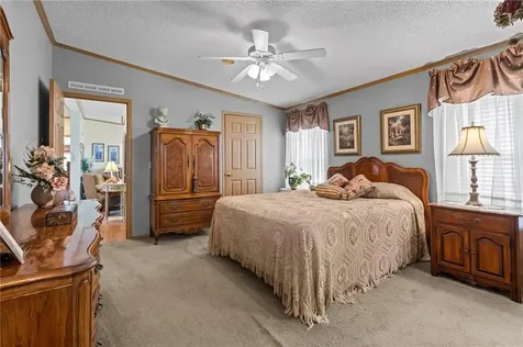 9 Nightingale Lane Tiverton RI 02878