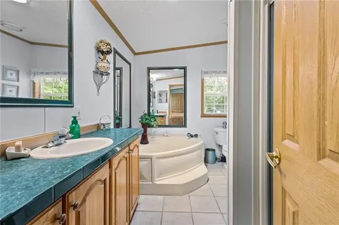 9 Nightingale Lane Tiverton RI 02878
