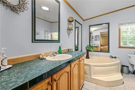 9 Nightingale Lane Tiverton RI 02878