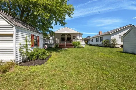 9 Nightingale Lane Tiverton RI 02878