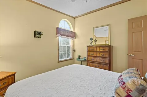 9 Nightingale Lane Tiverton RI 02878