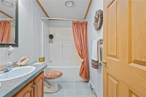 9 Nightingale Lane Tiverton RI 02878