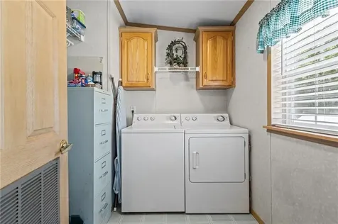 9 Nightingale Lane Tiverton RI 02878