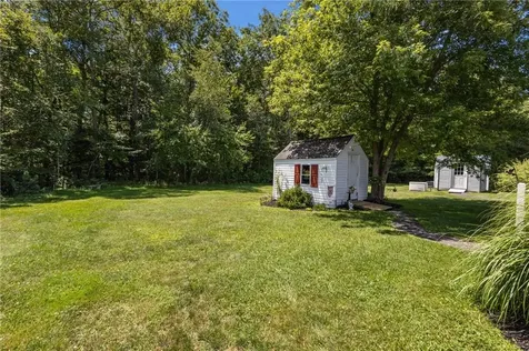 9 Nightingale Lane Tiverton RI 02878