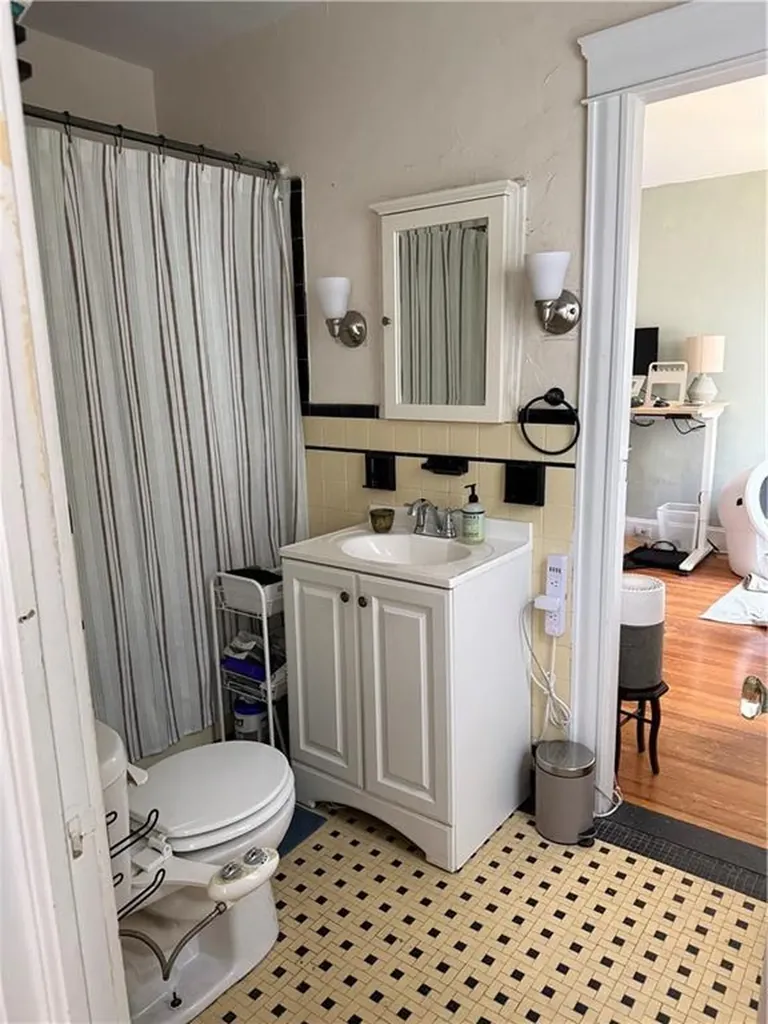 169 171 10th Street Providence RI 02906