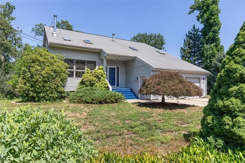 8 Ashley Drive Lincoln RI 02865