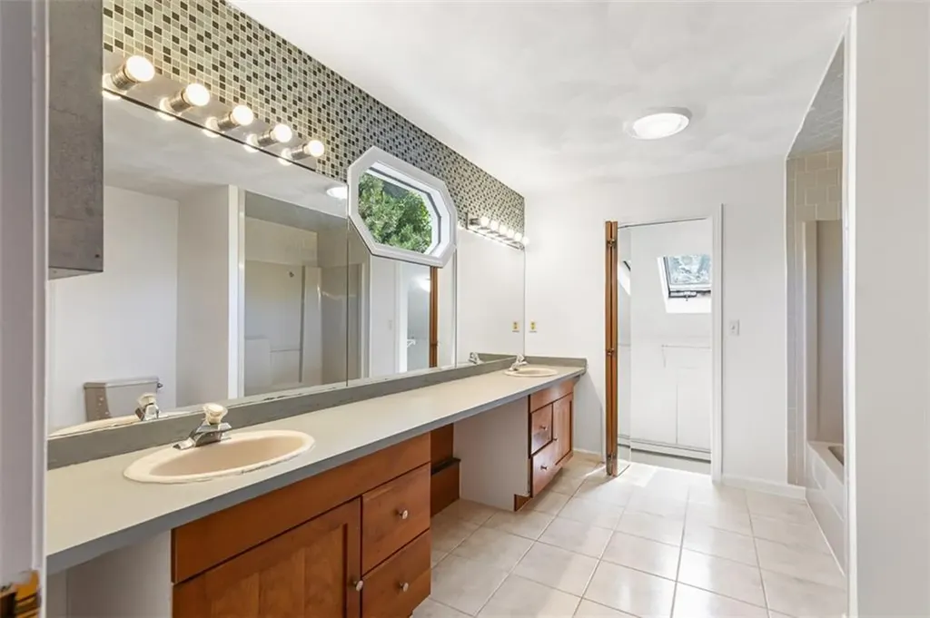 8 Ashley Drive Lincoln RI 02865