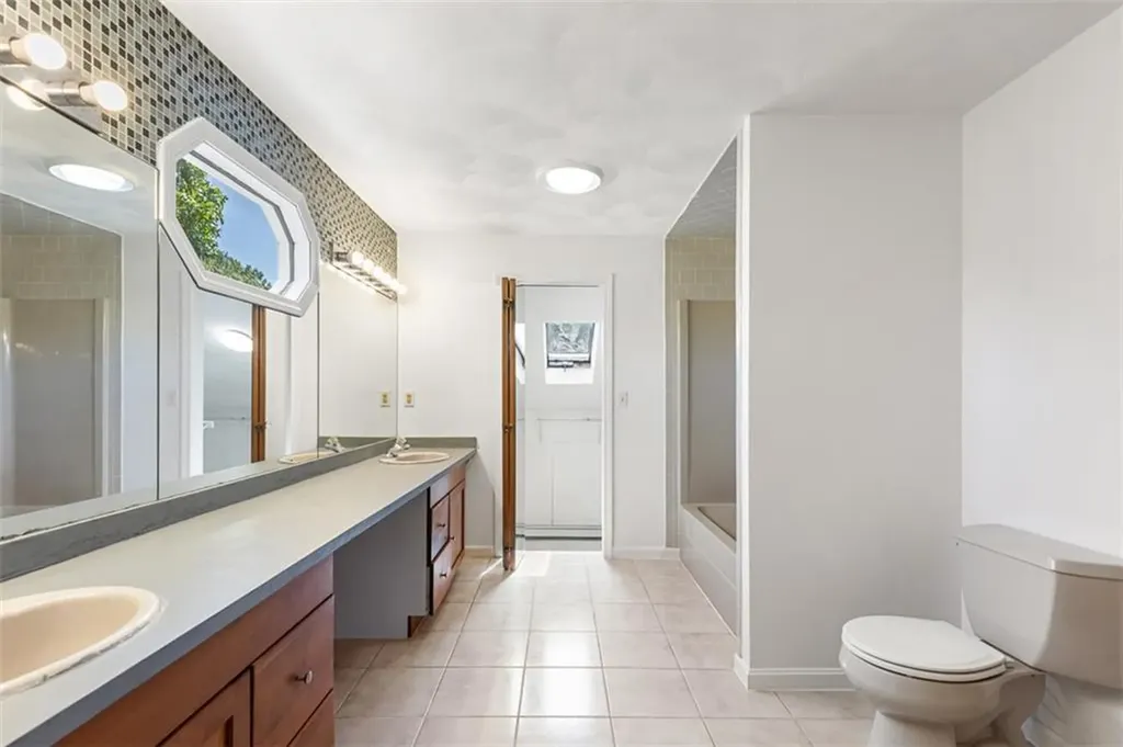 8 Ashley Drive Lincoln RI 02865