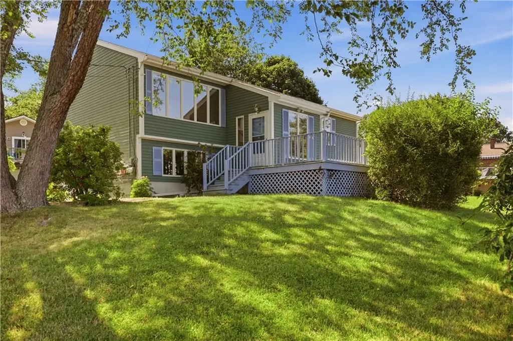 125 Colonial Avenue Tiverton RI 02878