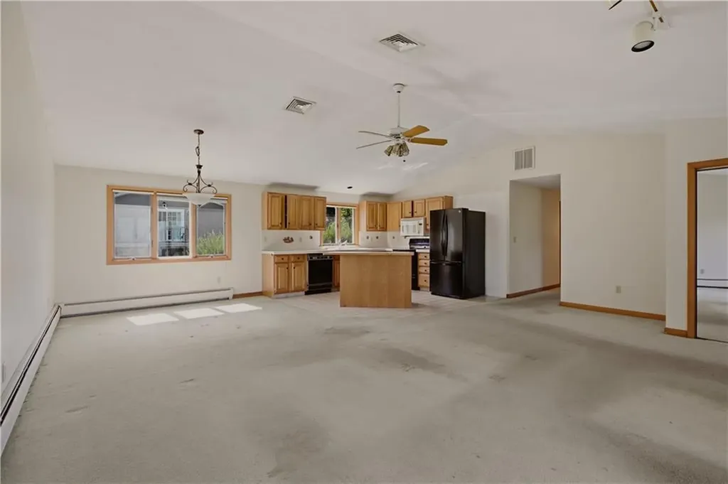 125 Colonial Avenue Tiverton RI 02878