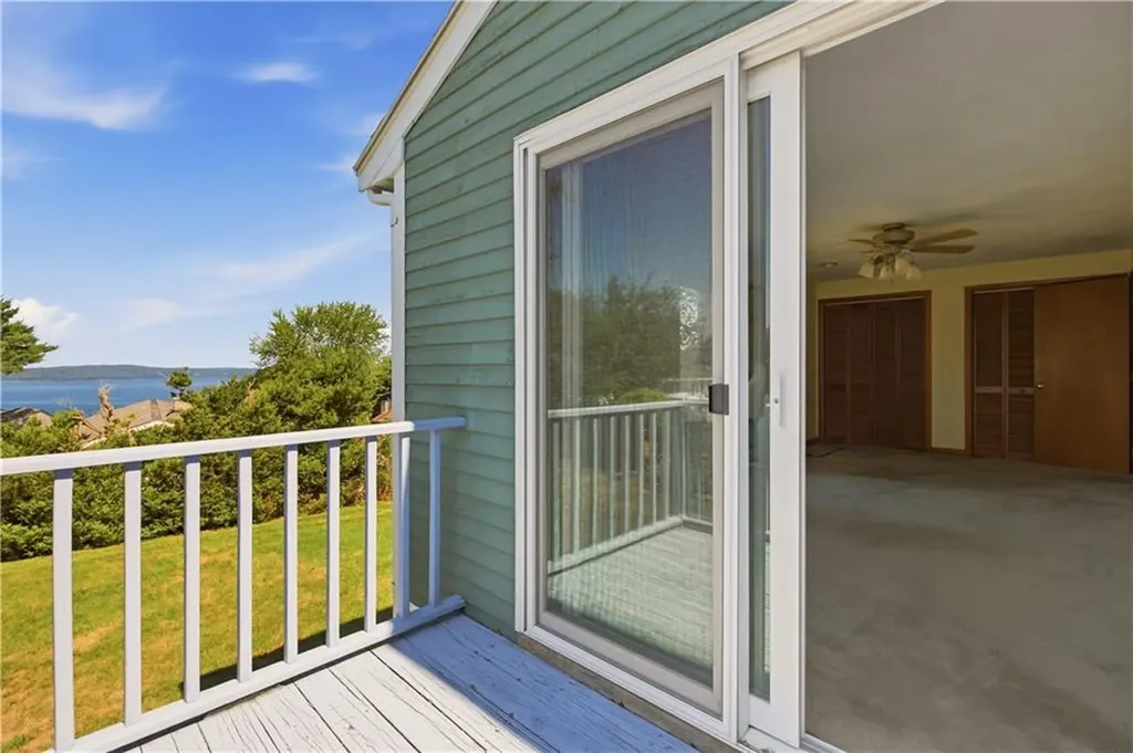 125 Colonial Avenue Tiverton RI 02878