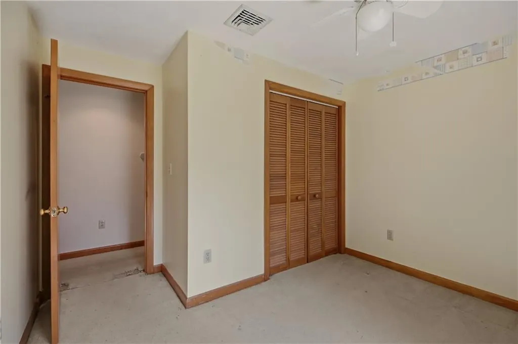 125 Colonial Avenue Tiverton RI 02878