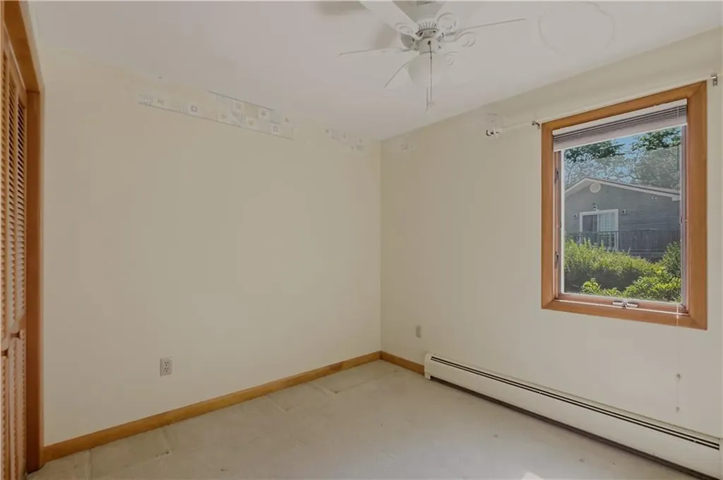 125 Colonial Avenue Tiverton RI 02878