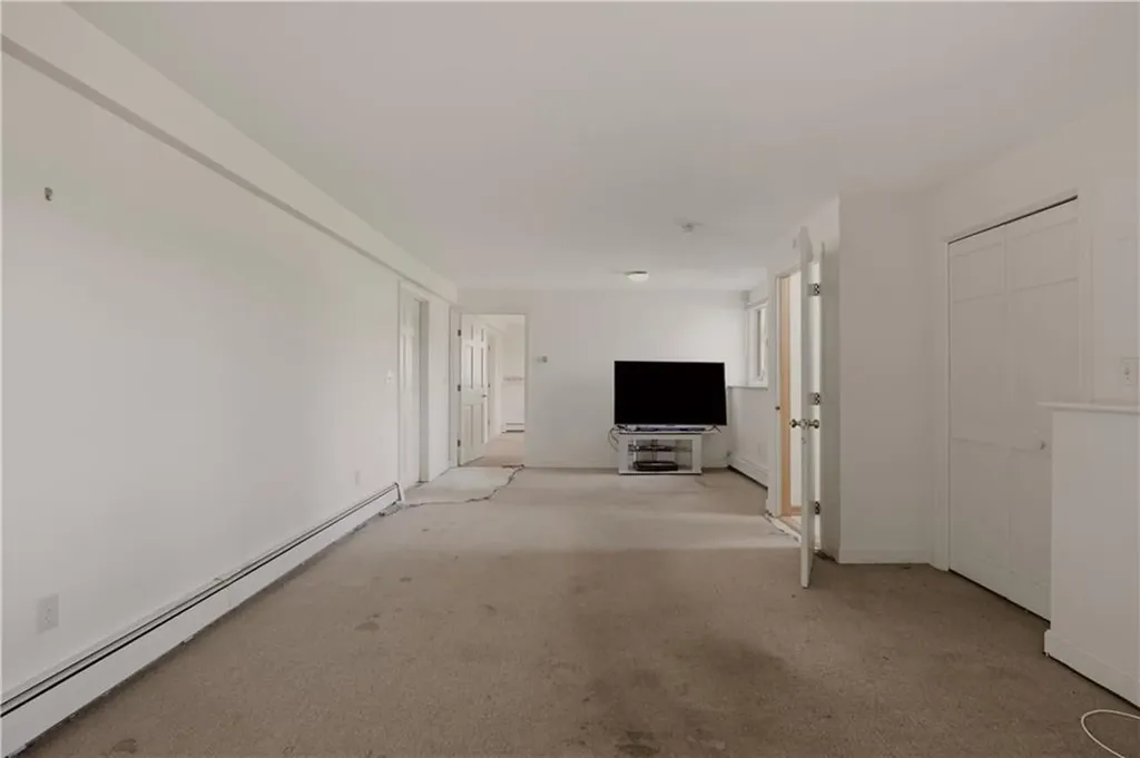125 Colonial Avenue Tiverton RI 02878
