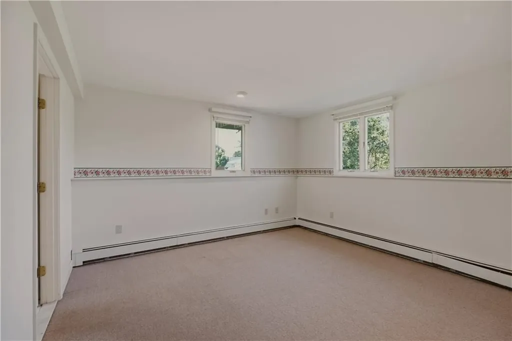 125 Colonial Avenue Tiverton RI 02878