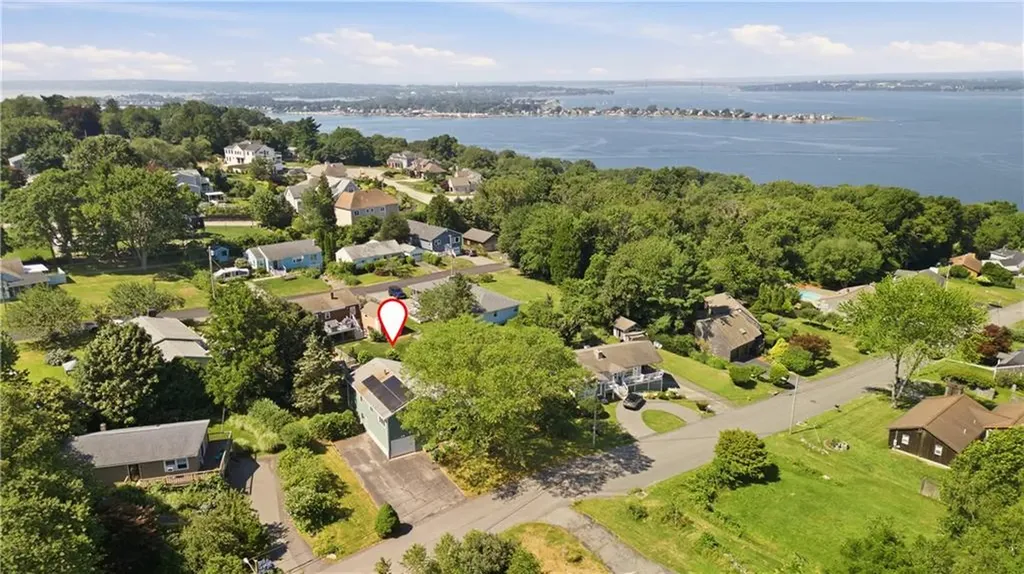 125 Colonial Avenue Tiverton RI 02878