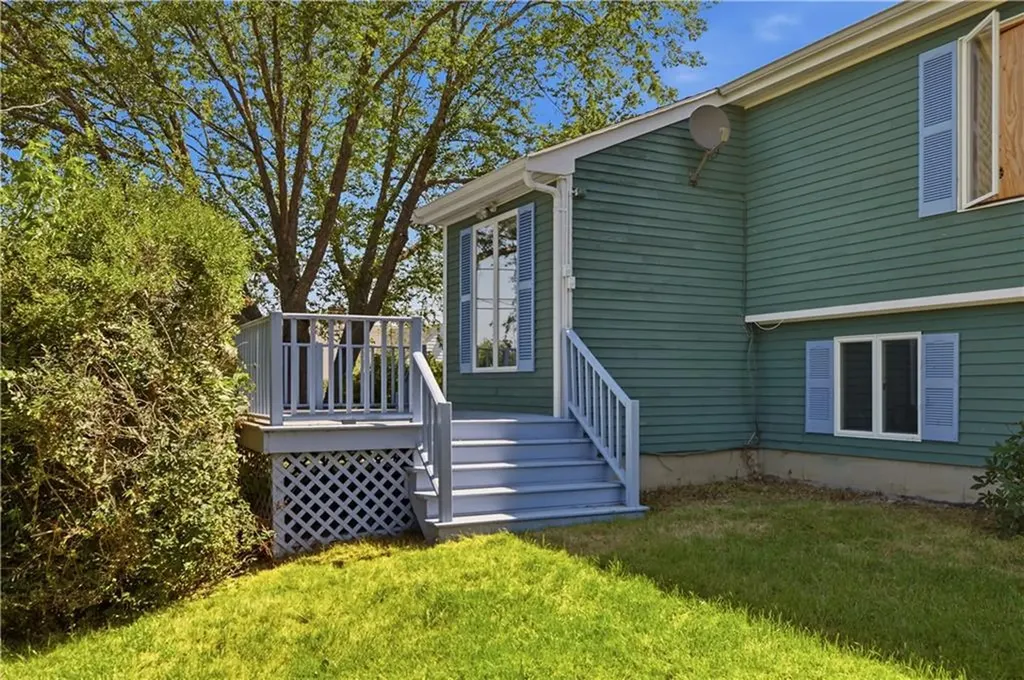 125 Colonial Avenue Tiverton RI 02878