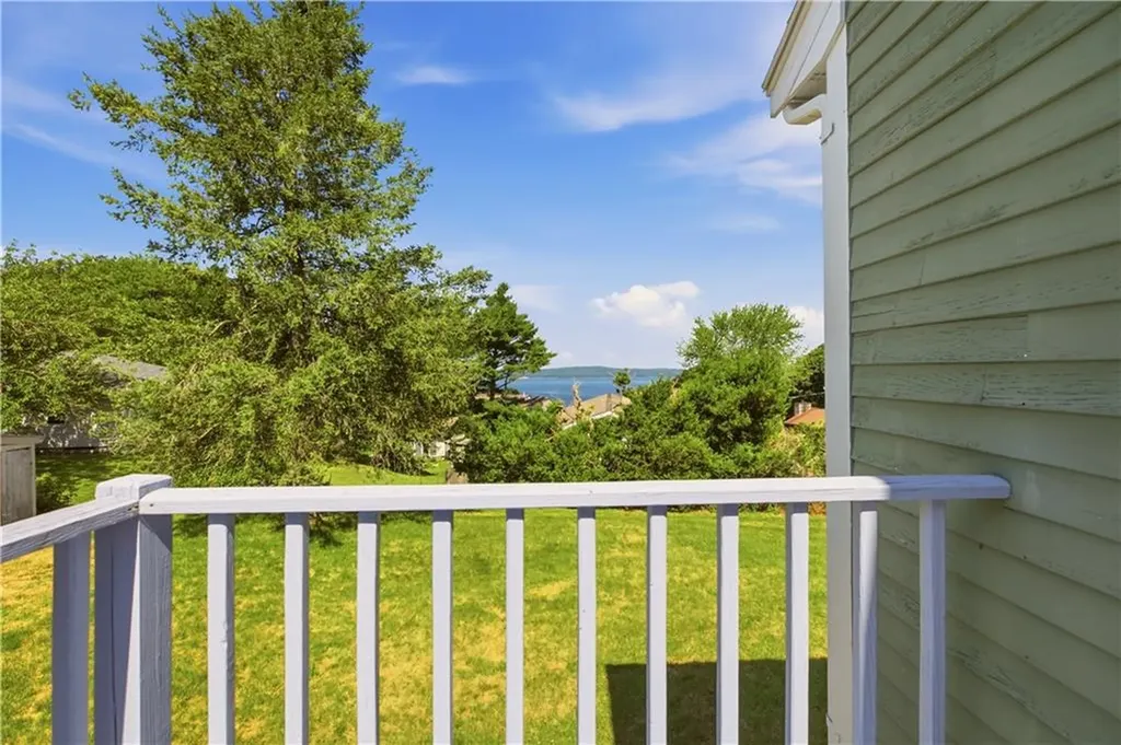 125 Colonial Avenue Tiverton RI 02878